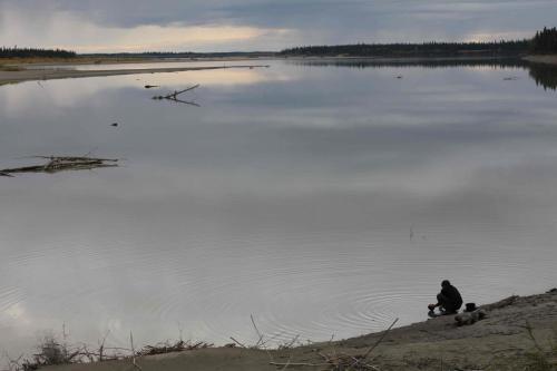 Tranquilidad total frente a Beaver, Alaska.